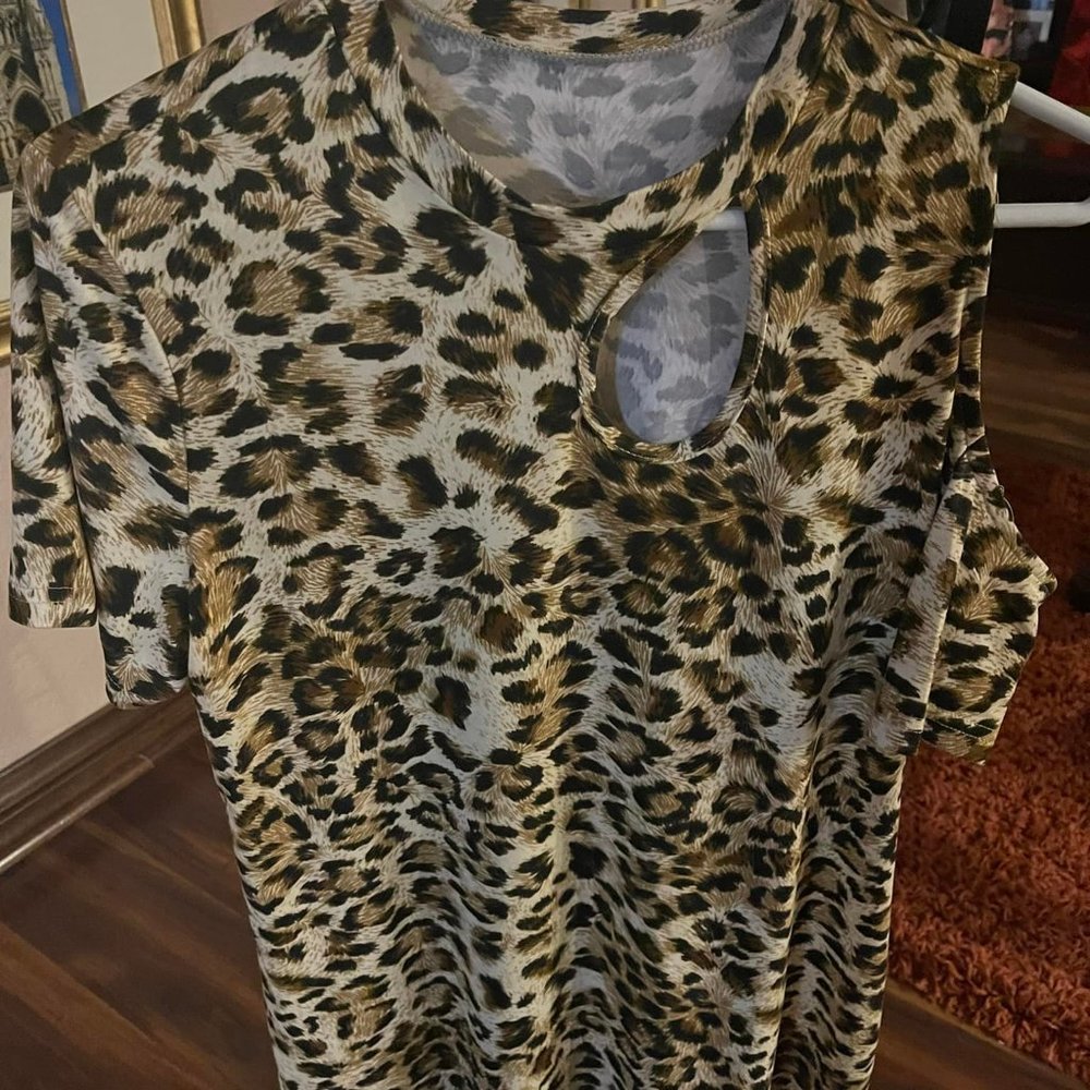 WOMEN'S TOP ANIMAL PRINT sz L